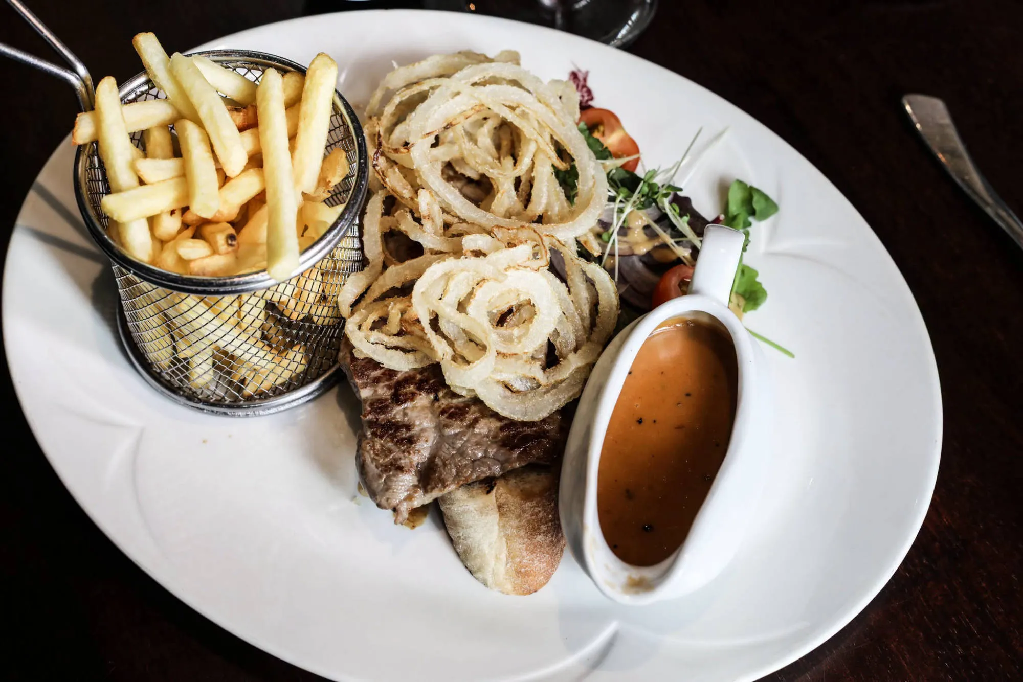 Sirloin steak with crispy tobacco onions, fries and pepper sauce